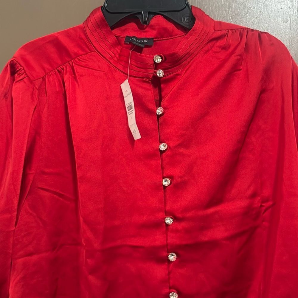 Ann Taylor Women’s Ruffle Collar Blouse in Red. Size Small. NEW with Tag.